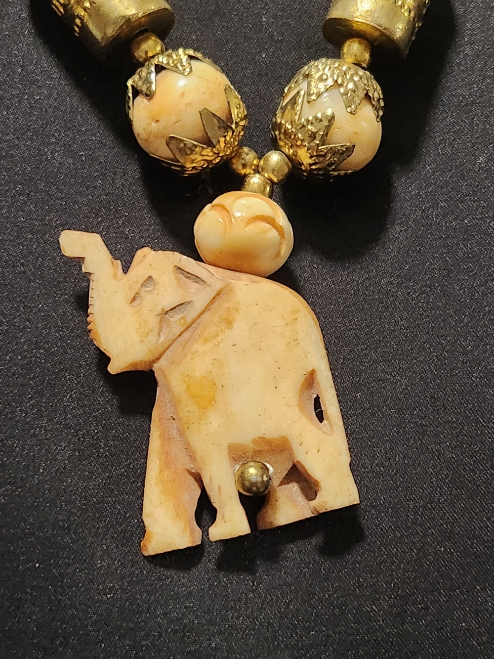 Vintage Carved Bovine Bone Elephant Statement Necklace India 1970s - Picture 2 of 6